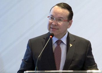 Efectos en la inversión Extranjera, en costos el dinero, en el mercado bursátil, y en la calificación de bancos, son los impactos de la baja de calificación de Fitch