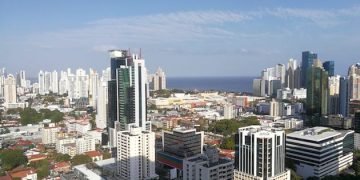 Fitch Ratings cambia perspectiva de negativa a Estable y mantiene calificación de Panamá en BBB-