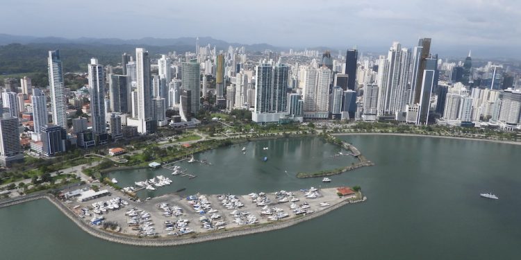 Panamá se mantendrá en la lista de paraíso fiscal de la Unión Europea, el gobierno afirma que ha cooperado
