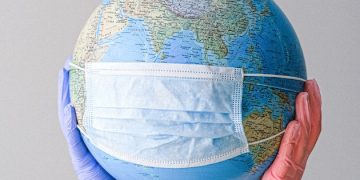 Alerta sobre certificados de vacunación falsos a la venta en la Dark Web