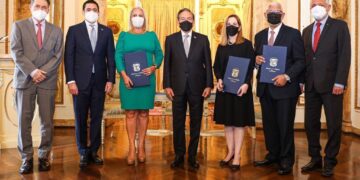 Nuevos directores del Canal de Panamá toman posesión