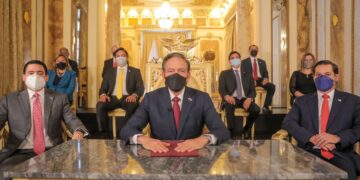 Presidente  anuncia que el 50 % de ingresos mínimos anuales por la extracción de cobre serán para el I.V.M.  de la CSS