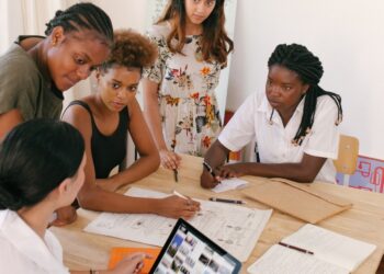 Cómo las empresas pueden avanzar al futuro con más oportunidades para la mujer