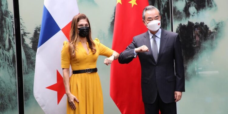 Tras visita de la canciller panameña, China inspeccionará virtualmente plantas para exportar puerco, pollo y mariscos