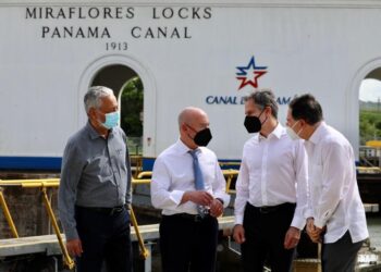 Secretario de Estado de EEUU se reúne con el presidente de Panamá y visita el Canal
