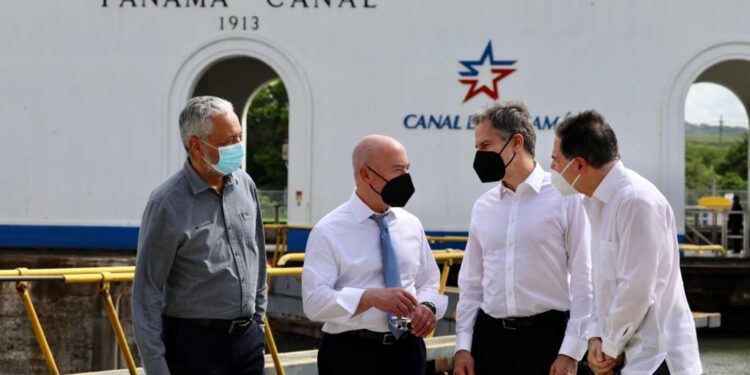 Secretario de Estado de EEUU se reúne con el presidente de Panamá y visita el Canal