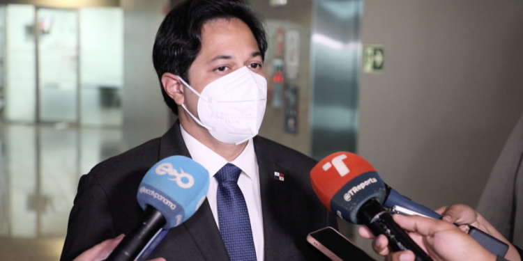 MEF: Suspensión del impuesto al combustible requiere de una renta sustitutiva, mientras la Asamblea aprobó en segundo debate suspensión del impuesto