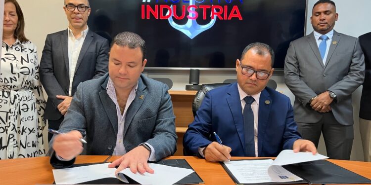 Gremios marítimos firman convenio para fortalecer la relación entre los profesionales del mar y las empresas