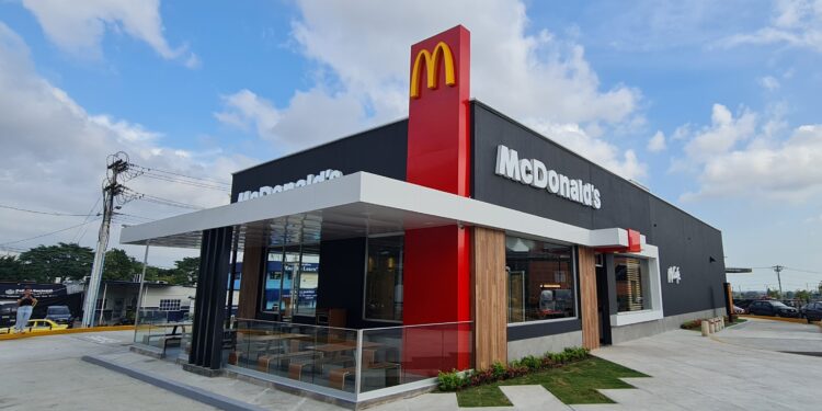 Arcos Dorados, franquicia de McDonald’s, generará cerca 1,000  empleos en Panamá en el 2022
