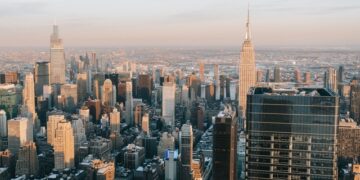 Banco Mundial: En medio de una abrupta desaceleración del crecimiento, aumenta el riesgo de estanflación