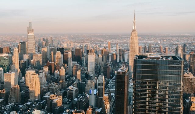 Banco Mundial: En medio de una abrupta desaceleración del crecimiento, aumenta el riesgo de estanflación