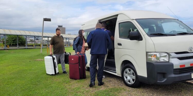 Aeropuerto Internacional de Tocumen activa plan para transportar a viajeros afectados por cierres de vías