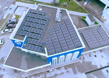 Caja de Ahorros ofrecerá financiamiento de paneles solares para residencias