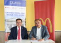 Arcos Dorados Panamá y Quality Leadership University firman alianza para formación