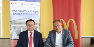 Arcos Dorados Panamá y Quality Leadership University firman alianza para formación