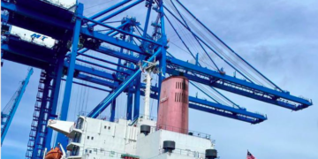 Puerto de Manzanillo en Panamá adquiere dos nuevas grúas pórtico super post-Panamax