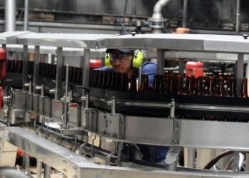 Cervecería Nacional recibirá botellas de vidrio de empresa hermana ante escasez mundial