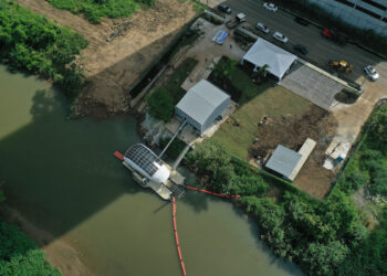 Inició operaciones Wanda Díaz, una rueda hidráulica  que recoge desechos flotantes en río panameño