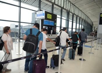 Panamá elimina medidas sanitarias incluyendo las aplicadas a viajeros que ingresan al país