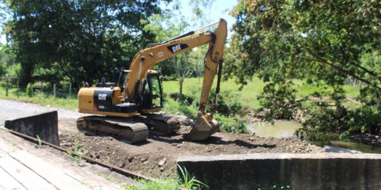 Proyecto de rehabilitación de calles y caminos del distrito de Changuinola avanza a buen ritmo en la provincia de Bocas del Toro
