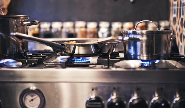 Gobierno asegura que pagará deuda a importadora de gas para evitar desabastecimiento