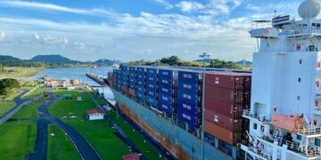 Los canales de Suez y Panamá, entre otras rutas marítimas, podrá ser afectados por los riesgos climáticos