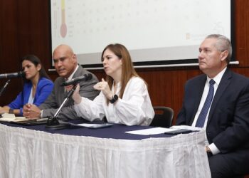 Confianza del consumidor sube un punto, pero se mantiene muy lejos del optimismo