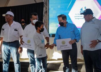 Estudiantes cooperativistas reciben aportes económicos por más US$110,000