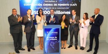 Bolsa de valores panameña realiza primer toque de campana presencial