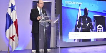 Adolfo Fábrega García de Paredes, es electo presidente de la Cámara de Comercio