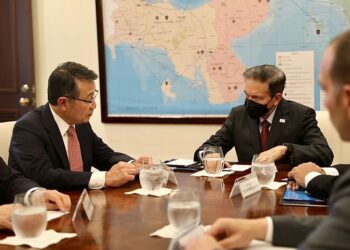 Armadores de Buques de Japón se reúnen con presidente de Panamá para hablar de reabastecimiento con nuevas fuentes de energía