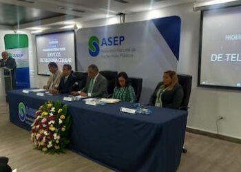 Una sola propuesta, no se logró atraer más empresas para el tercer operador de celulares en Panamá que abandona Digicel