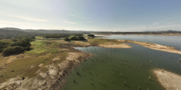 Canal de Panamá mantendrá las medidas de ahorro de agua durante los meses de lluvia para recuperar el nivel de los lagos, el impacto económico es inevitable
