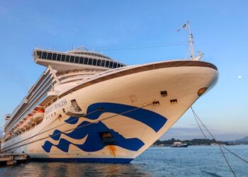 Emerald Princess inicia temporada de cruceros en puerto del Pacífico panameño