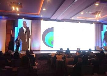 Ministro Alexander: «No es una tarea fácil Espero se puedan tomar las medidas que ayuden a poder cumplir con la meta fiscal»