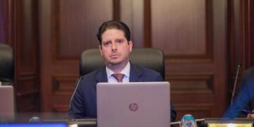 Ministro de Comercio retirará contrato minero e iniciaran negociación con la minera