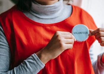 Casi 600 jóvenes se benefician del proyecto Voces Futuras de LLYC Fundación