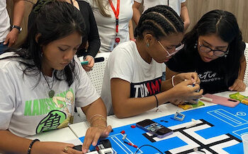 Multibank y FundeSteam brindan mentorías a 20 jóvenes