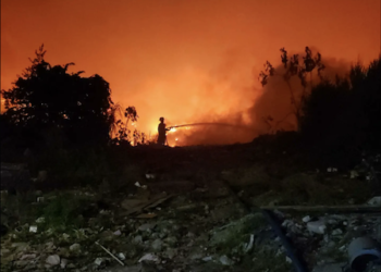 Ministerio de Salud de Panamá recomienda evacuar área para evitar la exposición del humo tóxico que emana de Cerro Patacón