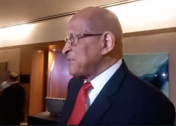 Ministro Alexander defiende manejo fiscal pese a llamado de atención de calificadoras y organismos