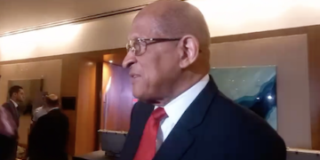 Ministro Alexander defiende manejo fiscal pese a llamado de atención de calificadoras y organismos