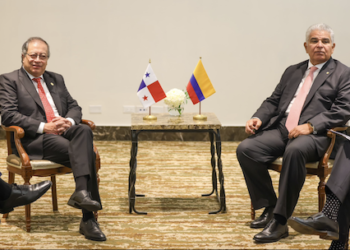 Presidentes de Panamá y Colombia  exploran la interconexión eléctrica y hablan de la migración ilegal en primera reunión bilateral