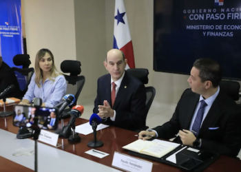 Ministro de Economía confirma que no se cumplirá el tope de 2% de déficit fiscal