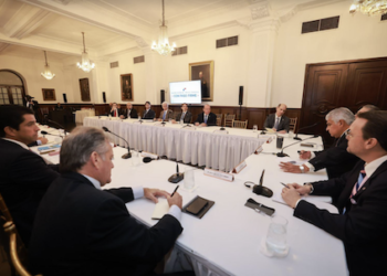 Presidente Mulino detalla su plan para la CSS a empresarios del país