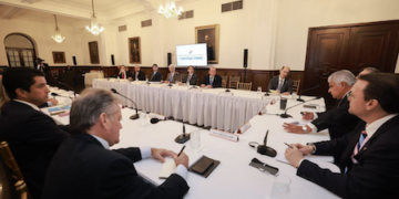 Presidente Mulino detalla su plan para la CSS a empresarios del país