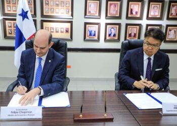 Milton Ayón asume como superintendente de Bancos de Panamá