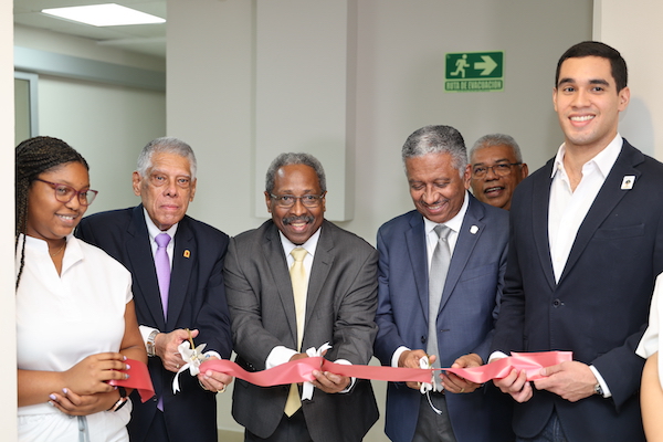 Columbus University celebró recientemente la inauguración de sus nuevas instalaciones y la obtención de acreditaciones clave para su carrera de Medicina y Cirugía.