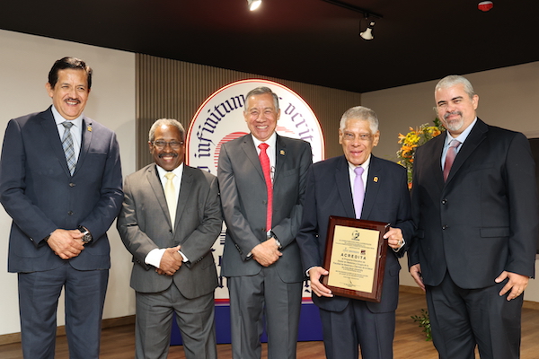 Columbus University celebró recientemente la inauguración de sus nuevas instalaciones y la obtención de acreditaciones clave para su carrera de Medicina y Cirugía.