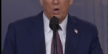 Trump en foro de Davos advierte a empresarios que si no producen en EEUU van a pagar aranceles altos