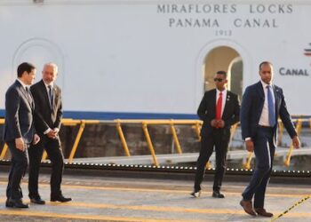 Canal de Panamá dijo a Rubio su disposición de trabajar con la marina de guerra para optimizar la prioridad en el tránsito de sus buques